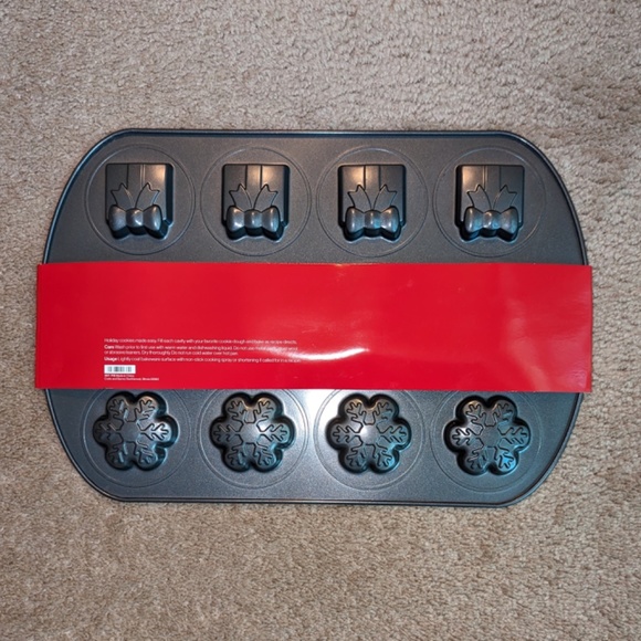 Wilton Non-Stick Holiday Cookie Sheet Tray - Picture 2 of 8